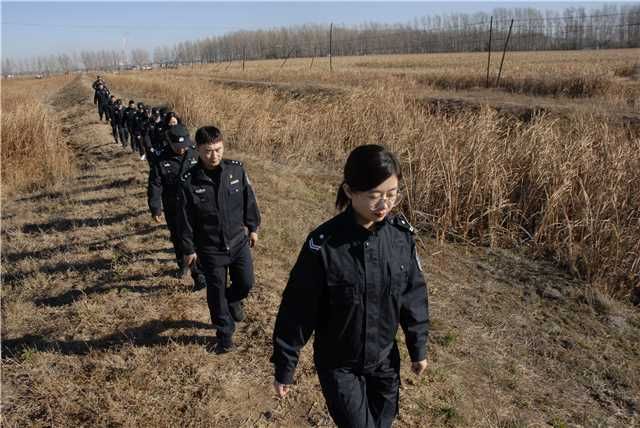 2.2.2徒步塌线巡千里，输油动脉保畅通活动.JPG